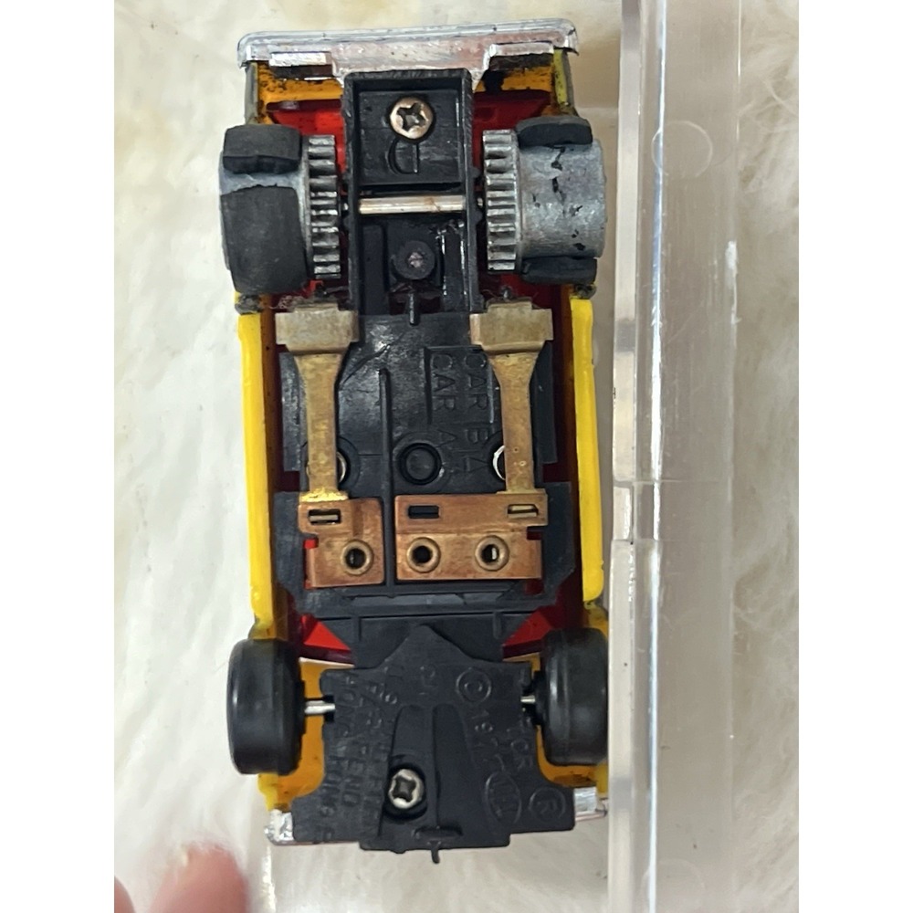 Ideal TCR Ford Econoline Van Slot-Less Slot Car Yellow - Picture 4 of 5